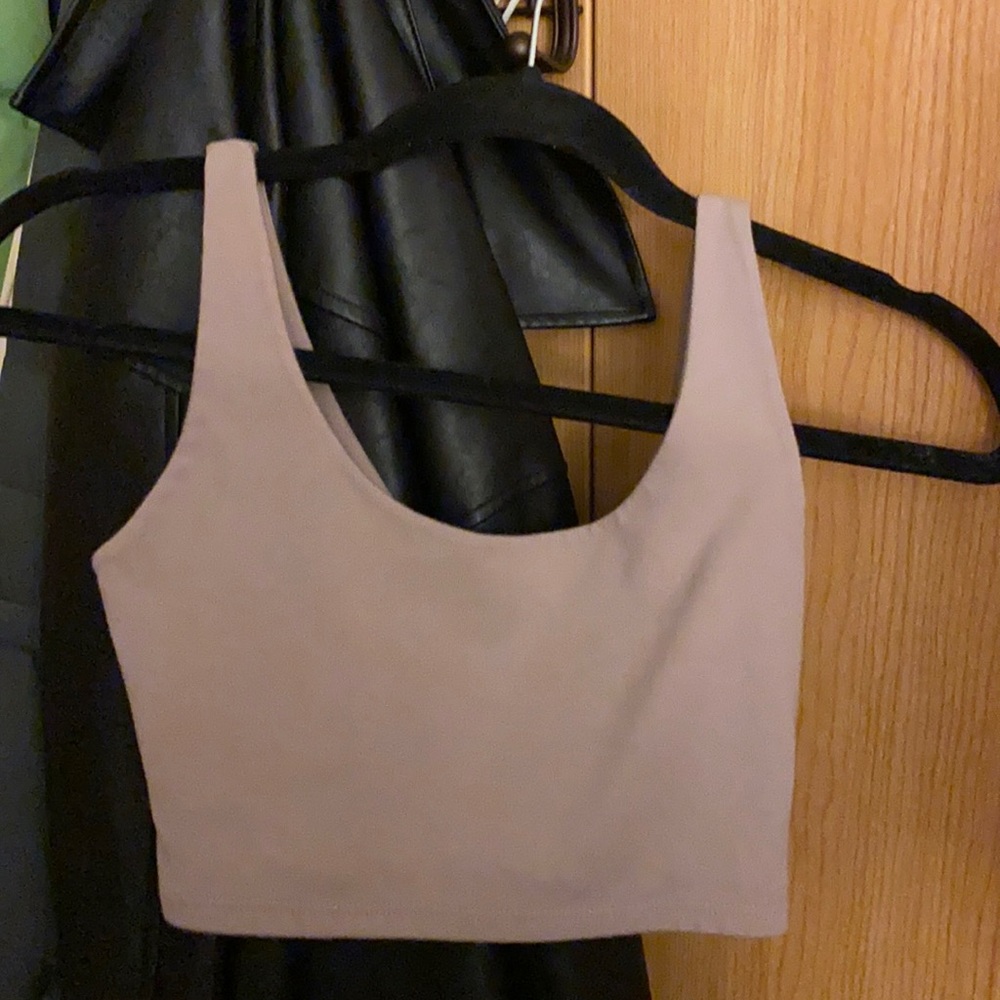 Brandy Melville crop top perfect for working out!